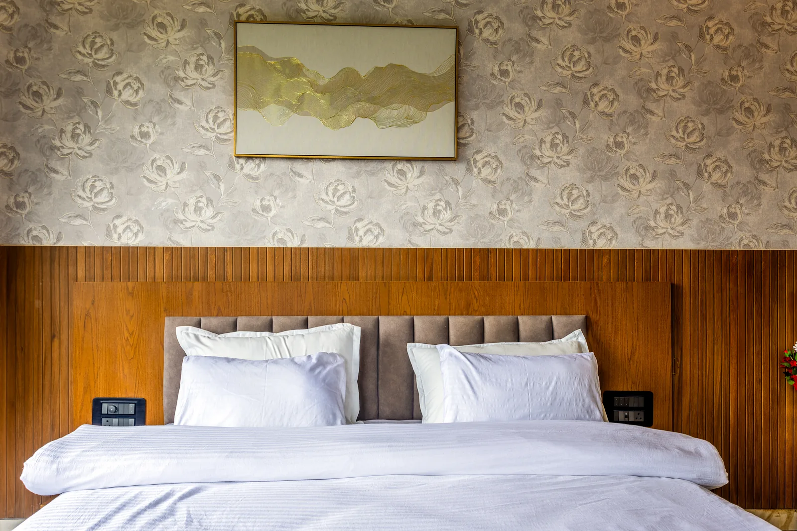 Jr. Suite — headboard and bedding