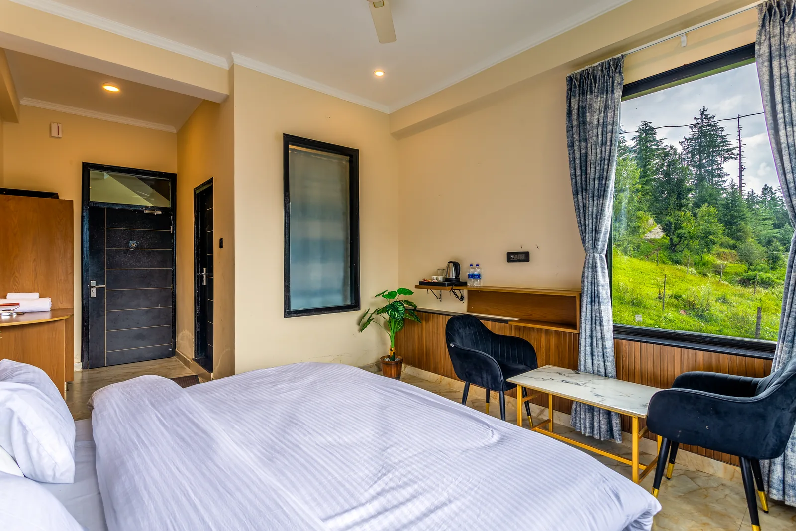Jr. Suite — writing desk beside the window