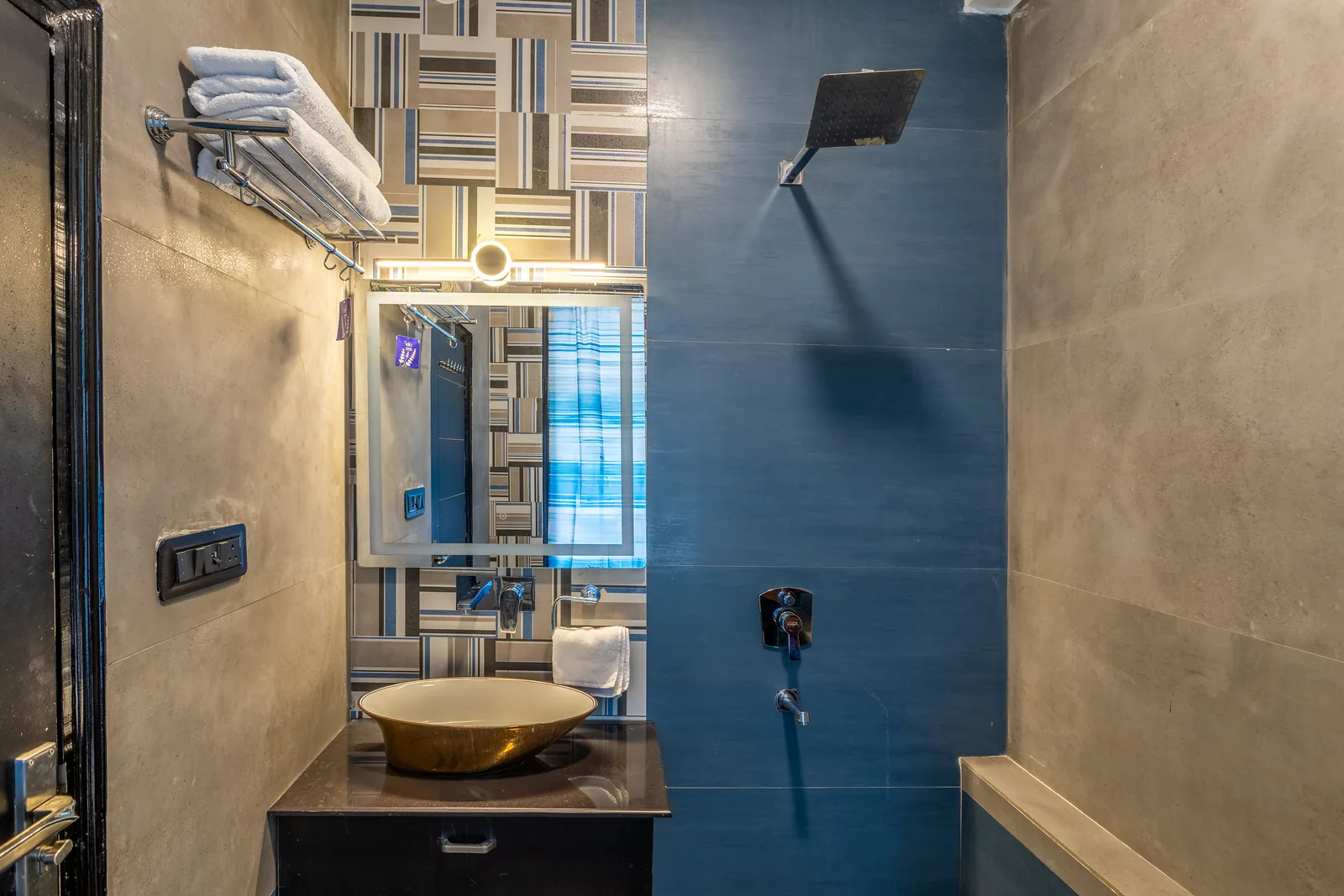 Jr. Suite — attached bathroom