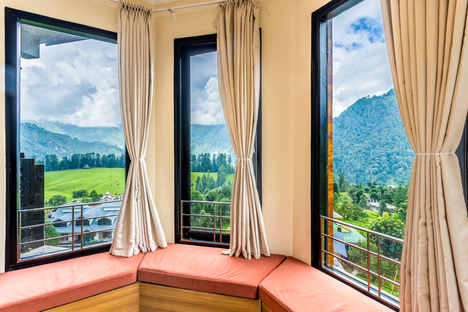 Pavilion Suite — bay window and terracotta seating, valley beyond